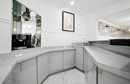 Bayview Casa | On Beach 5BD+7BA: Sauna|HotTub|Billards|FencedDeck