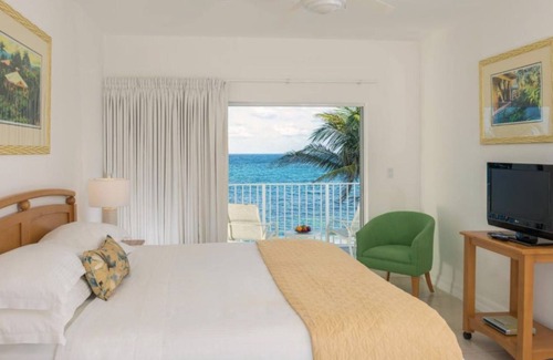 Colliers Bay Complejo | On Beach sleeps 6 Luxury 2 bedroom Condo on beach Incredible views! Dec 21-28