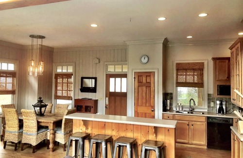 Big Canoe Casa | En Big Canoe MNTN LAKE Beach / Trails / Pool / Fitnss, LUX FURNSHD, Fire pit, game rm