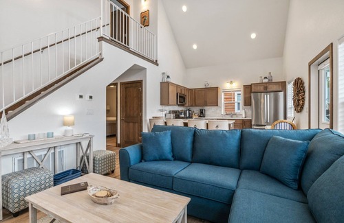 Dover Bay Casa | On Golden Pend Oreille - 3 Bedroom 2 Bath Parkside Bungalow