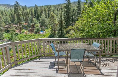 Vail Apartamento | On Gore Creek, Pet Friendly, Steps from Free Bus Stop & Great Value