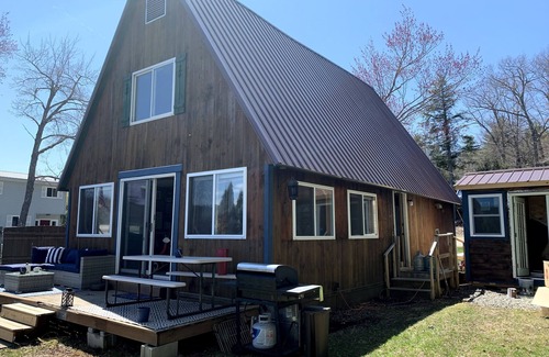 Belgrade Cabina | on gorgeous Great Pond (lake), great for families!
