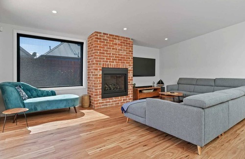Bathurst Casa | On Havannah - Luxe CBD Entertainer, Sleeps 8