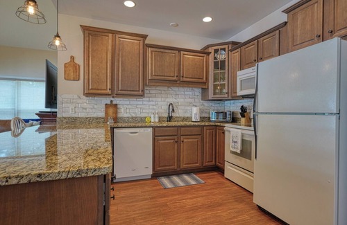 Inman Casa | On Lake Bowen- Large dock, Million $ views, cozy and clean!