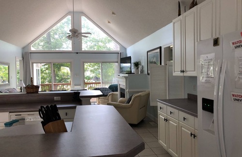 Bracey Casa | On Lake Gaston with boat slip
