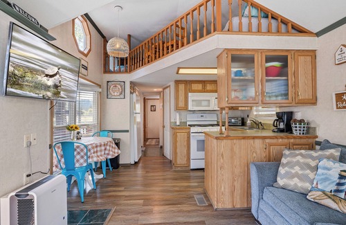 Portage Alquiler De RV | On Lake Minnehaha, The Funky Turtle @ Lakeshore Camp Resort with all the Campground Amenities!
