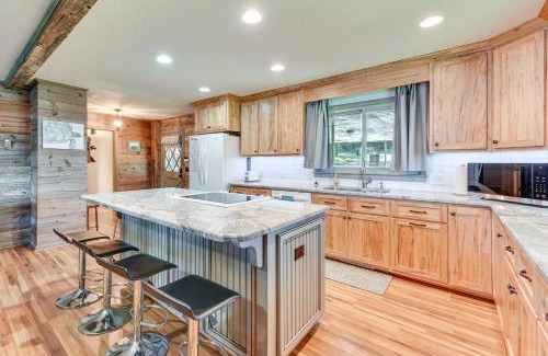Albemarle Casa | On Lake Tillery Spacious Home with Screened Porch!