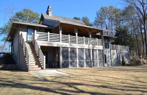 Northport Casa | On Lake Tuscaloosa with Covered Dock - 3 King beds 3 1/2 bath PLUS Bunk Room