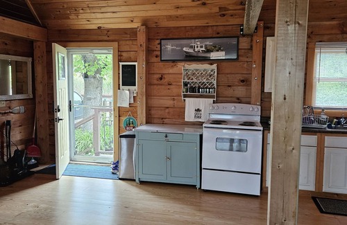 Stockton Springs Cabina | Una cabaña alejarse sentado en Mill Cove. Cerca de Acadia, restaurantes, piragüismo.