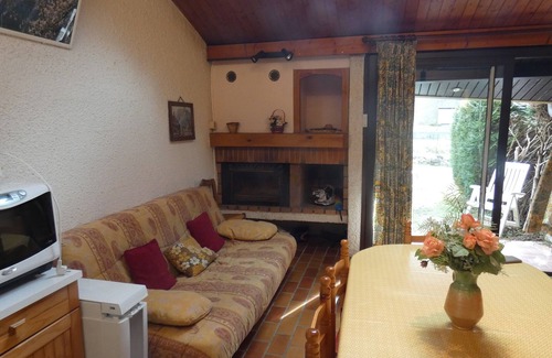 Aste-Beon Casa | On river bank with mountain views and ground-level terrace