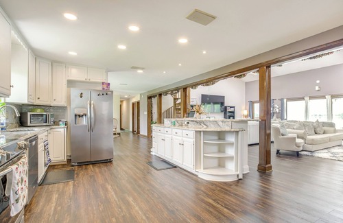Queenstown Casa | On-Site Boat Dock: Queenstown Home w/ Pool & Yard!