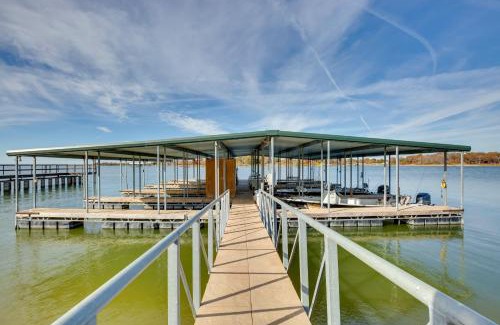 Cayuga Apartamento | On-Site Fishing Pier Pet-Friendly Kerens Cabin!