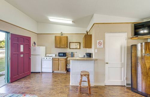 Lake Whitney Apartamento | On-Site Hiking Trails: Lake Whitney Studio!