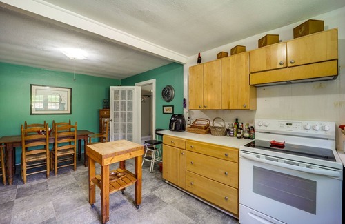 Bakersville Cabaña | On-Site Stream: Serene Cottage in Bakersville!
