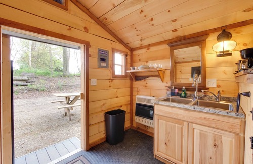 Blissfield Apartamento | On-Site Trails to Mohican River: Tiny Home Retreat