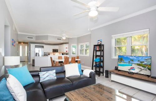 Old Man Bay Casa | On the Bay #103 Condo