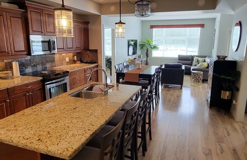 Sicamous Condominio | On the Beach!! 2 Bedroom 2 Bathroom Waterfront Condo with boat slip.