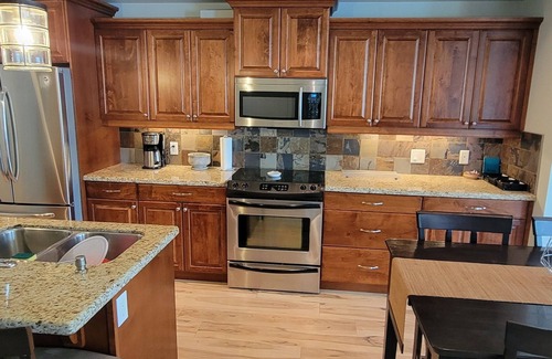 Sicamous Condominio | On the Beach!! 2 Bedroom 2 Bathroom Waterfront Condo with boat slip.