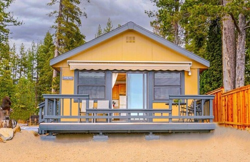 Tahoe Vista Cabaña | "On the Beach" Cabin Perfect for 2! Lake Front!