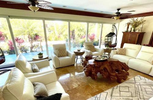Kahului Villa | Súper Venta Retiro de lujo frente a la playa, piscina, cometa, windsurf, SUP, patio grande