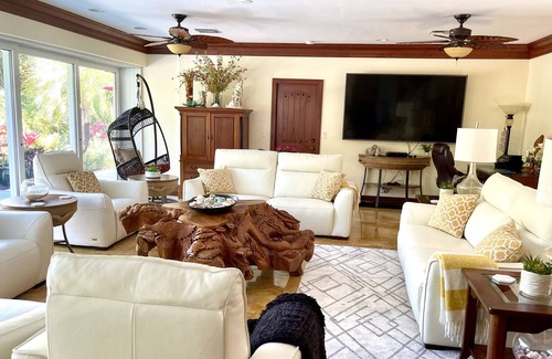 Kahului Villa | Súper Venta Retiro de lujo frente a la playa, piscina, cometa, windsurf, SUP, patio grande