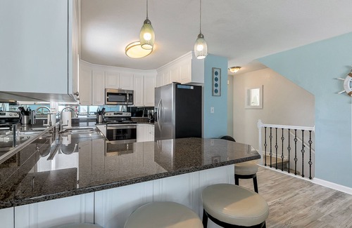 Chic's Beach Condominio | ON THE BEACH! Stunning Beachfront Property!