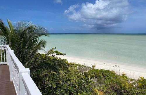 Spanish Wells Cabaña | ON THE BEACH w/Kayaks, Paddleboard, Amazing Views Throughout