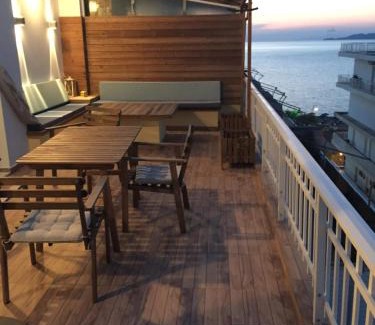 Korithion Apartamento | On the beach. Walking distance from all amenities