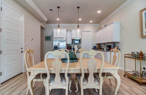 Pascagoula Casa | On The Dock Of The River