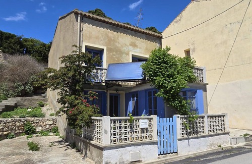 Bages Casa | On the edge of a salt pond, house with terrace facing the water and pink flamingos