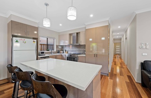 Lyndhurst Casa | On the Edge of Mornington Peninsula 4 BR House