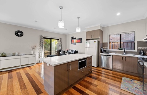 Lyndhurst Casa | On the Edge of Mornington Peninsula 4 BR House