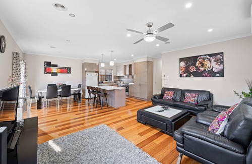 Lyndhurst Casa | On the Edge of Mornington Peninsula 4 BR House