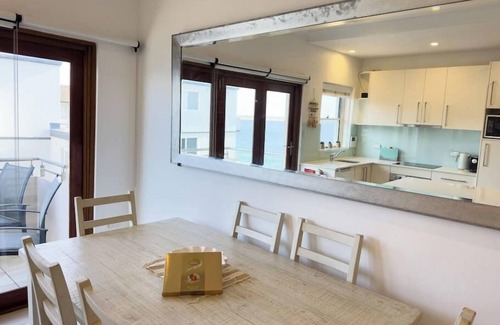 Cronulla Apartamento | On The Esplanade - Close to beach & Cronulla mall