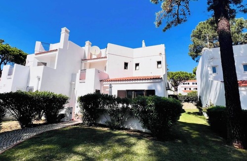 Vale do Lobo Casa | On the heart of Vale do Lobo by the beach, golf, tennis near great restaurants.