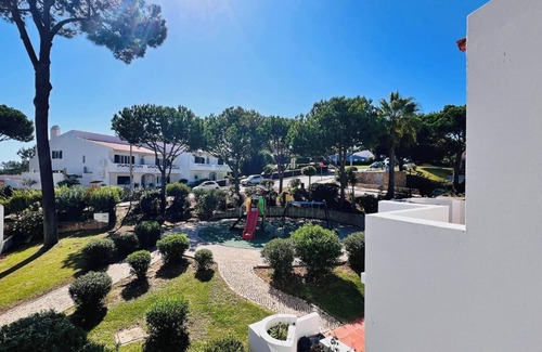 Vale do Lobo Casa | On the heart of Vale do Lobo by the beach, golf, tennis near great restaurants.