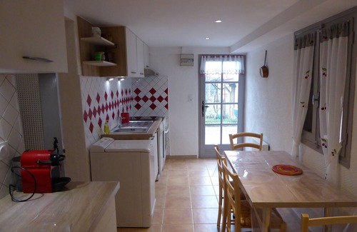 Ceret Casa | En las alturas de la casa CERET en un punto de vista verde y hermoso