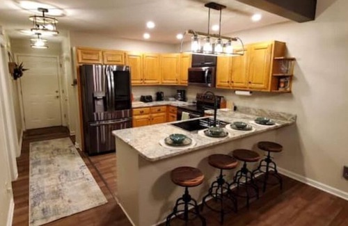 Helen Cabina | On the Hooch in HELEN Hot Tub Fireplace Dog Friendly Walk to all the fun!