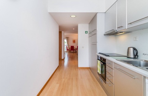 Telheiro Apartamento | On the Marina: City Center and Beach!