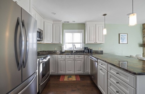 Wells Beach Casa | On the marsh Wells Beach house, 3 min walk to beach & convenient to everything!