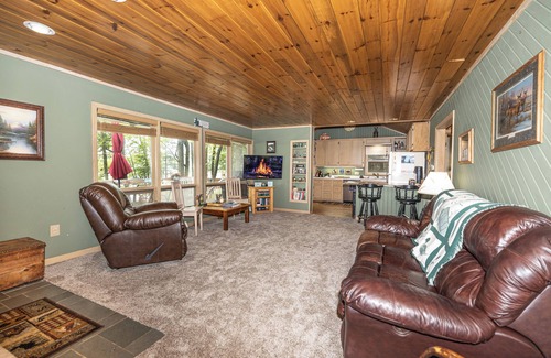 Minocqua Casa | Dock on the Minocqua Chain! Walk to the Bearskin Trail! Includes bikes & a kayak