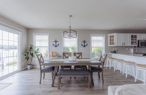 Saint Joseph Casa | On The River, Assn Pool & Hot Tub, Water Taxi in Summer