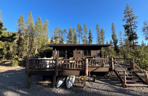 Stanley Cabina | Cabaña de madera con encanto situado en el Salmon River zona de Stanley