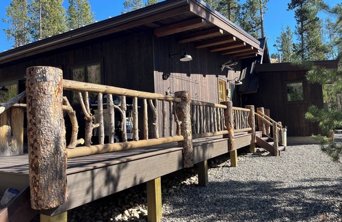 Stanley Cabina | Cabaña de madera con encanto situado en el Salmon River zona de Stanley