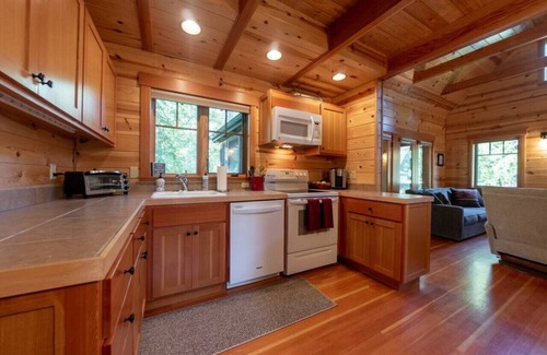 McKenzie Bridge Cabina | On the River! Wooded Bliss Riverfront Sanctuary on the Mckenzie River