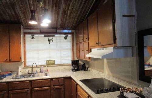 Claxton Casa | On the Riverbend Cabin
