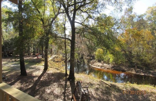 Claxton Casa | On the Riverbend Cabin