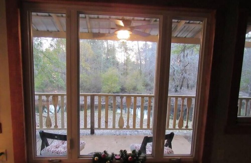 Claxton Casa | On the Riverbend Cabin