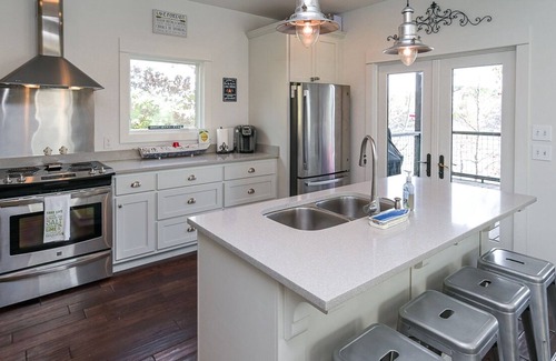 Crane Hill Cabaña | On the Rocks, Rock Creek Smith Lake