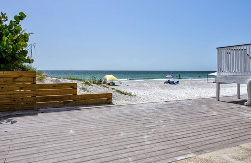 Indian Rocks Beach Apartamento | On the Rocks